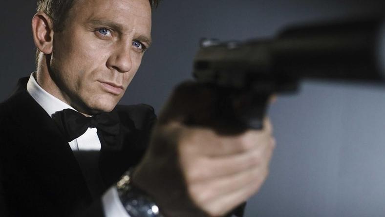 这下好了,AI开始抢007们的饭碗了